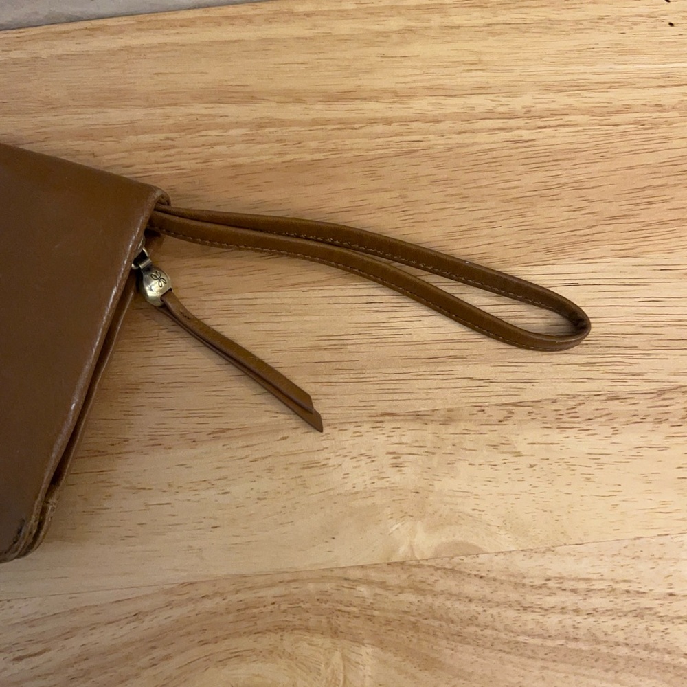 HOBO Evolve Wristlet in leather. - Picture 12 of 12